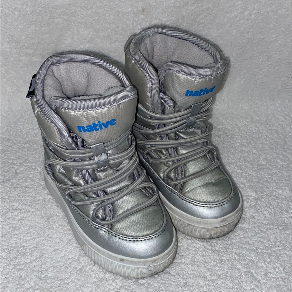 Native chamonix Kids Silver winter Boots size 8